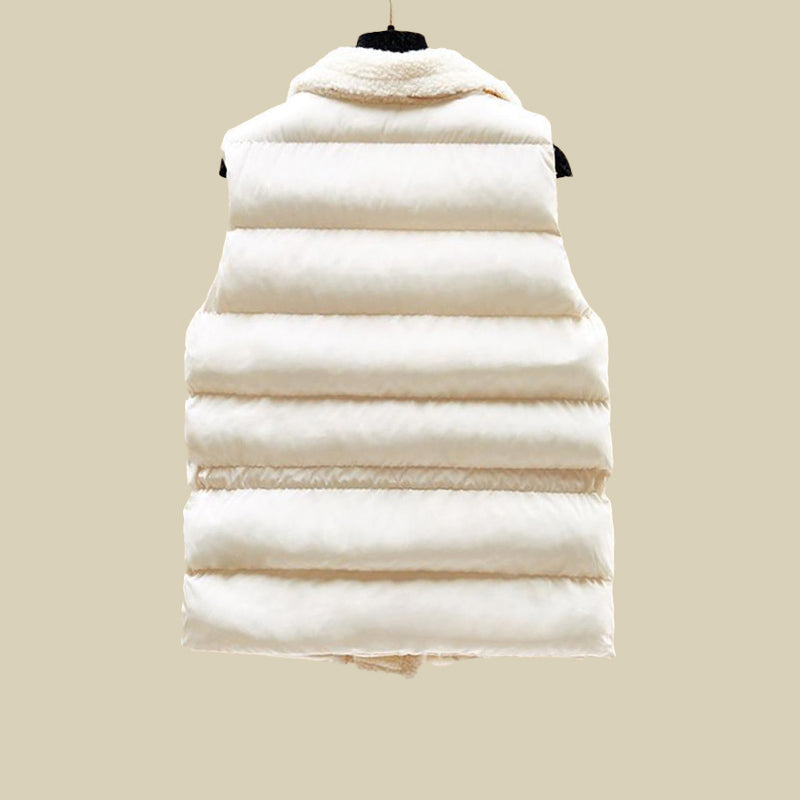 Set di pantaloni a maglia, maglione e gilet imbottito da donna