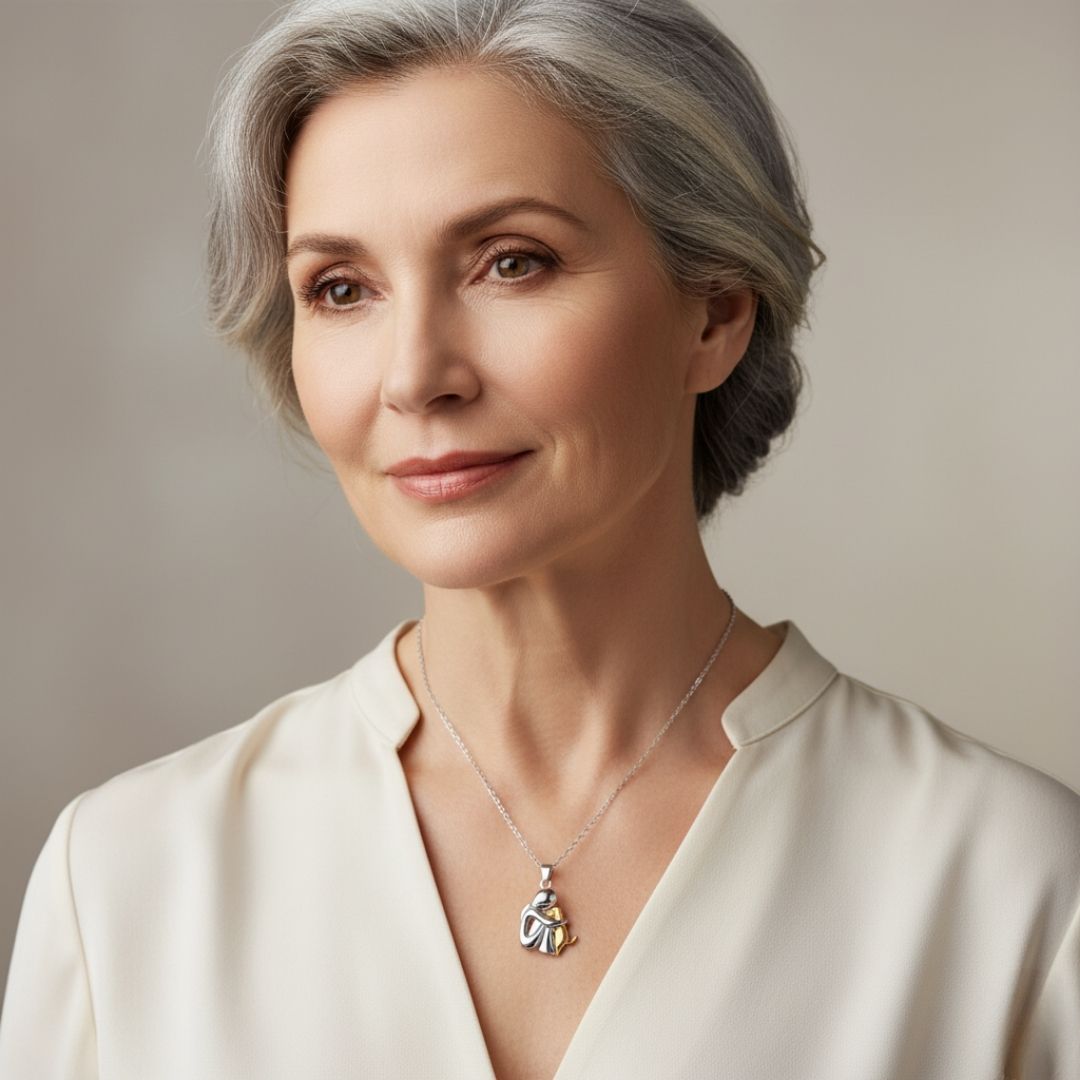 Olivia™ - Collana con ciondolo a forma di cane