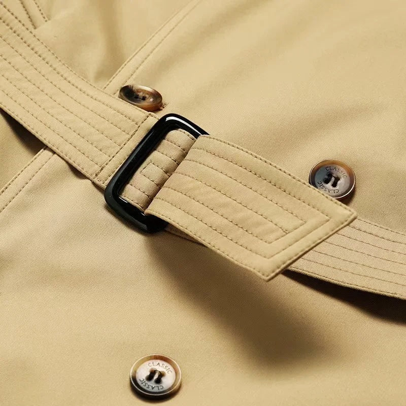 Manto incrociato senza tempo